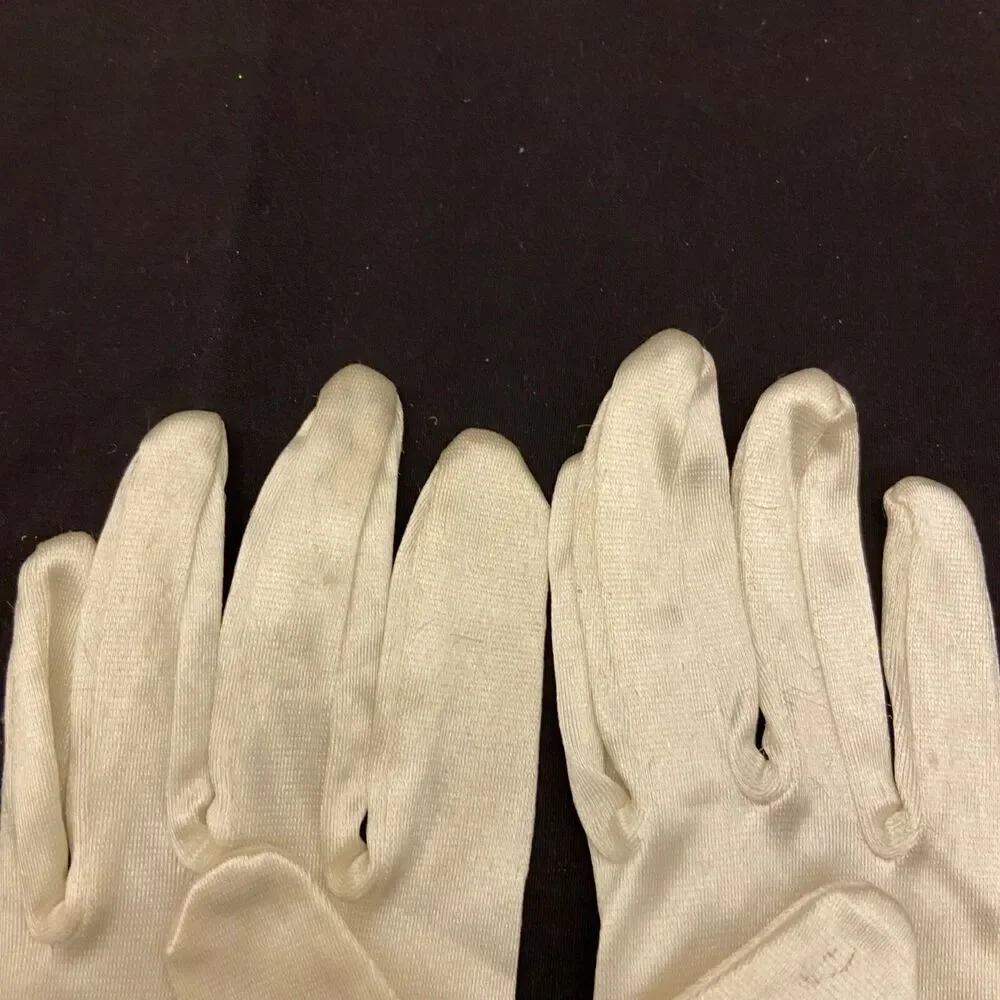 #6252 Girls Shiny Nylon Dress Gloves Size M made in Hong Kong